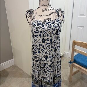 beachlunchlounge Blue and White Floral Maxi Dress